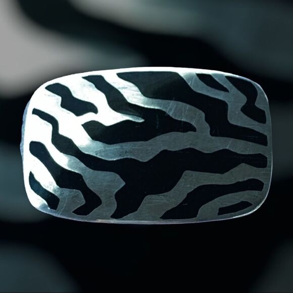 Mid century Meka Denmark sterling silver black enamel zebra design pin - Picture 4 of 9